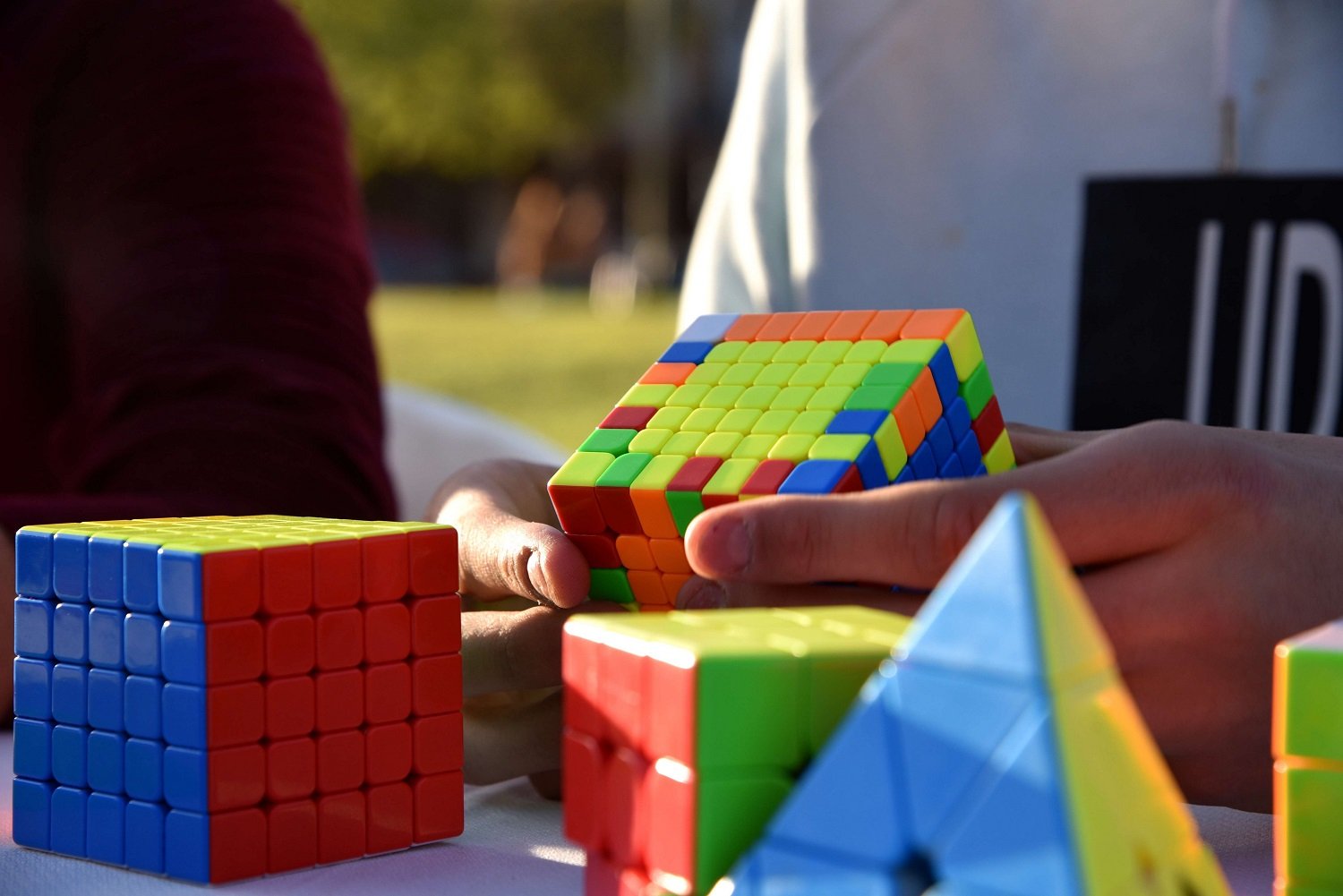 Guaymallén: Un encuentro para los amantes de los cubos Rubik - Radio ...