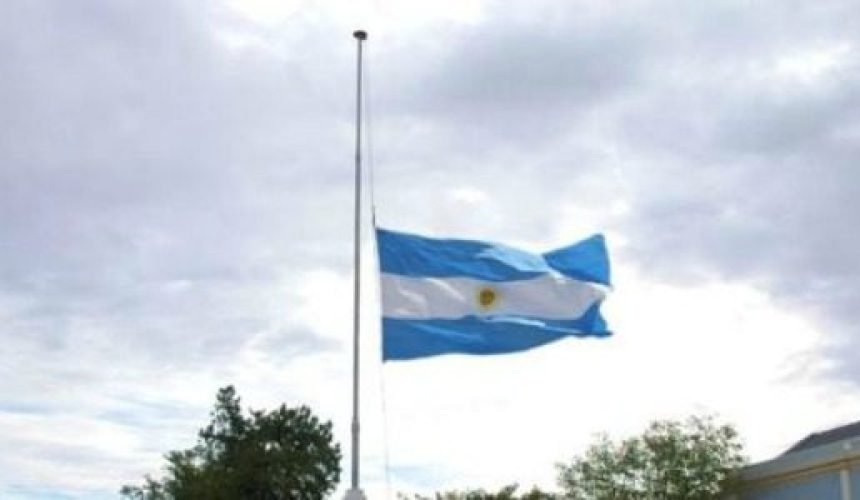 bandera-a-media-asta